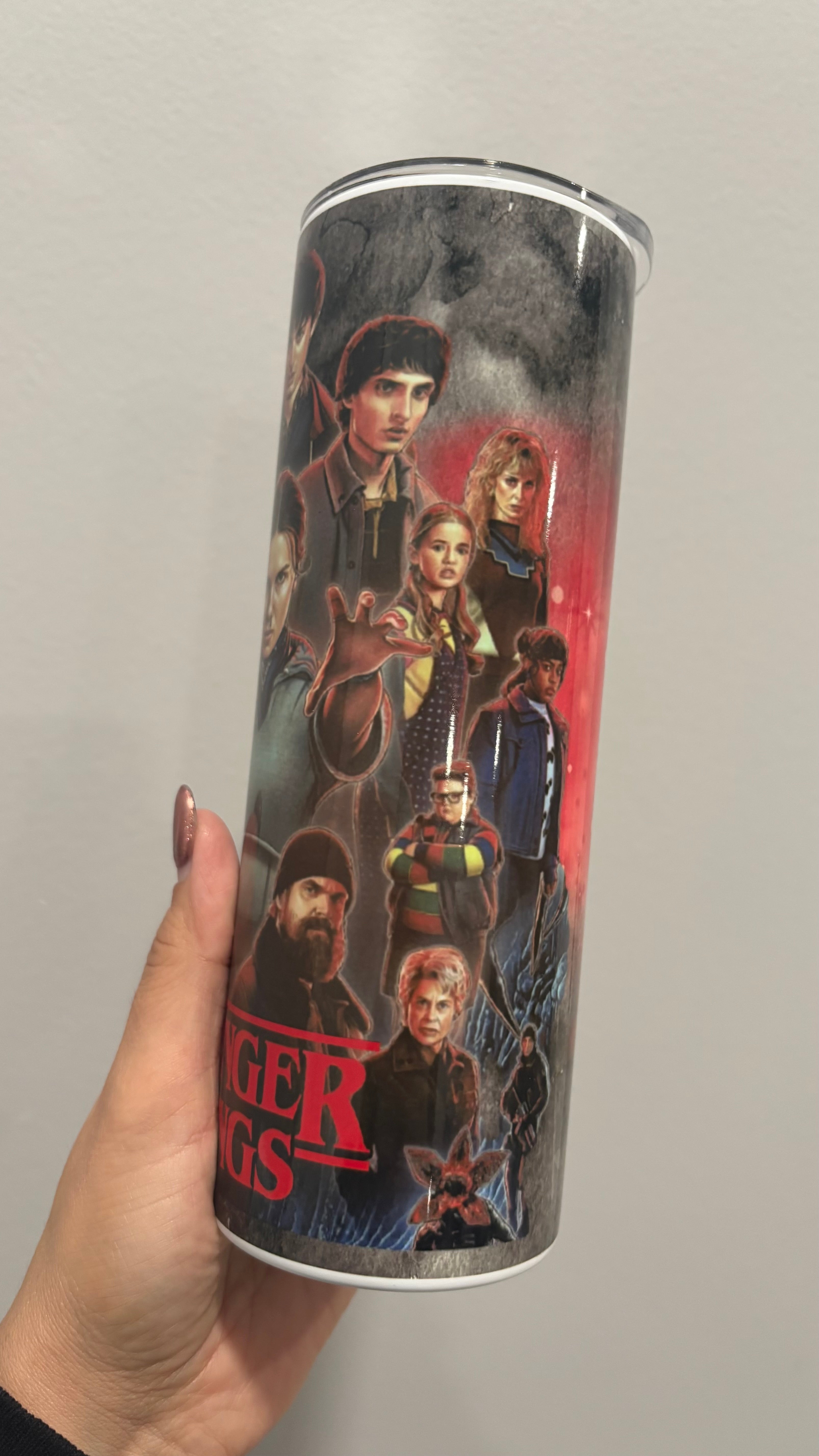 🔴 Stranger Things Retro Sci-Fi Series–Inspired Tumbler – 20 oz Skinny