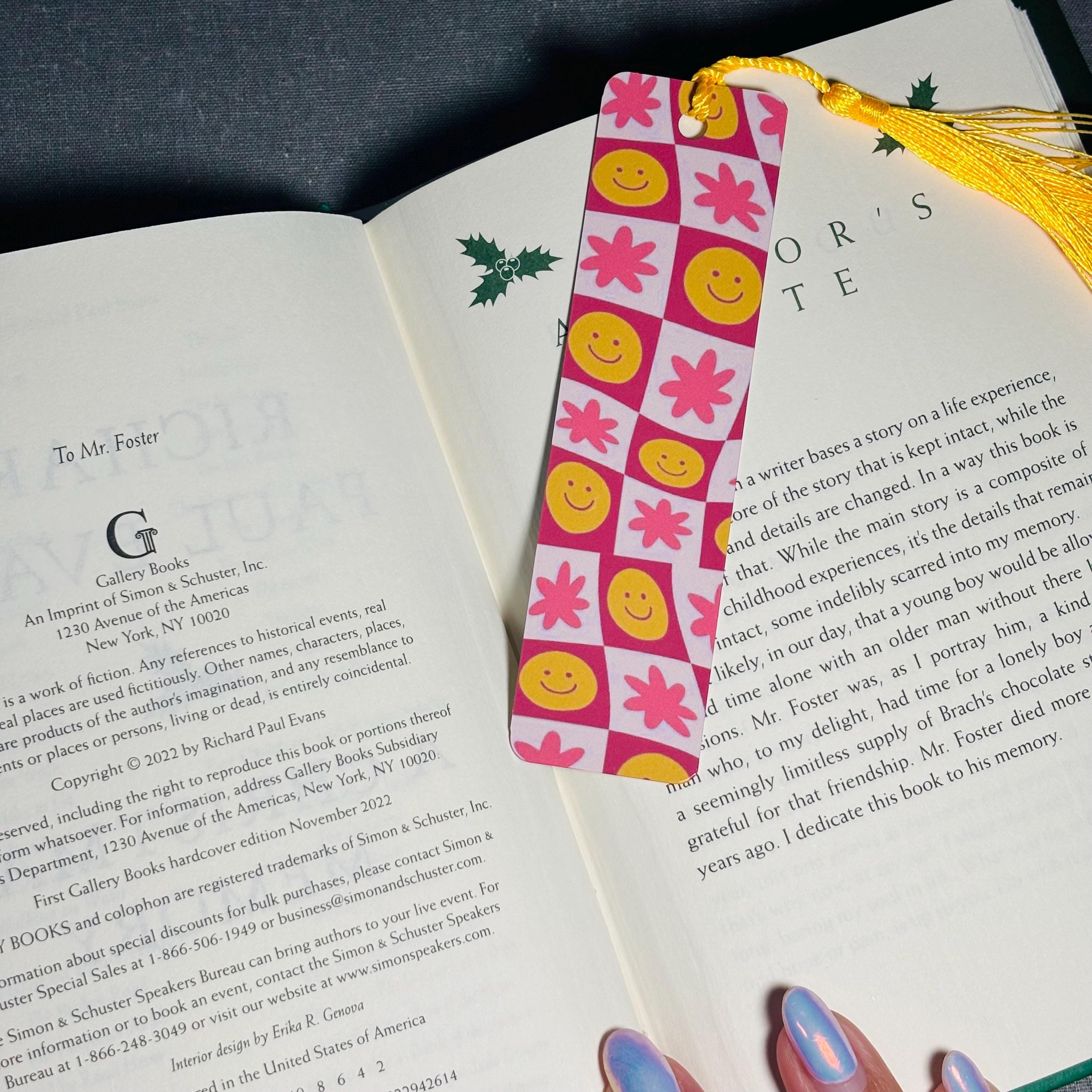 Smiley Face & Flower Bookmark with Tassel – Fun & Durable Aluminum Page Holder